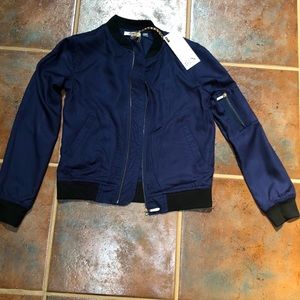 Silky feel, light weight, spring jacket